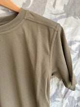 Charger l&#39;image dans la galerie, British Army Thermal Underwear T-Shirt Short Sleeve - New Old Stock - 160/80
