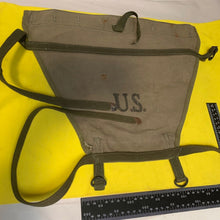 Lade das Bild in den Galerie-Viewer, Original WW2 US Army M1928 Haversack Pack Tail - 1944 Dated
