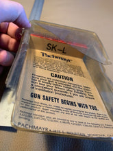 Lade das Bild in den Galerie-Viewer, An original Pachmayr Pistol Grip Box and packaging - Empty
