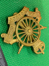 Load image into Gallery viewer, Original WW1 British Army - Army Cyclist Corps Brass Cap Badge
