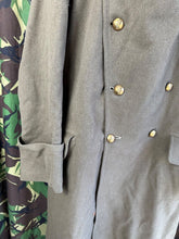 Lade das Bild in den Galerie-Viewer, Original WW2 British Army Officers Private Purchase Greatcoat - Lovely Example
