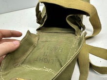 Charger l&#39;image dans la galerie, Original WW2 British Army Assault Light Weight Gas Mask Bag 1943 Dated
