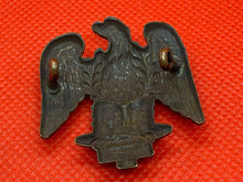 Charger l&#39;image dans la galerie, Original Victorian Era Royal Irish Fusiliers Cap / Pouch Badge
