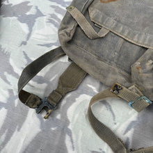 Charger l&#39;image dans la galerie, Original WW2 British Army / RAF 37 Pattern Small Pack &amp; L Strap Set
