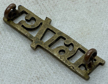Load image into Gallery viewer, WW2 15/19th Hussars - brass shoulder title. Good original condition.
