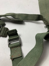 Charger l&#39;image dans la galerie, Original WW2 British Army 44 Pattern Shoulder Cross Straps Set - 1945 Dated
