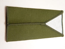 Lade das Bild in den Galerie-Viewer, OD Green Rank Slides / Epaulette Single Genuine British Army - 9th 12th Lancers
