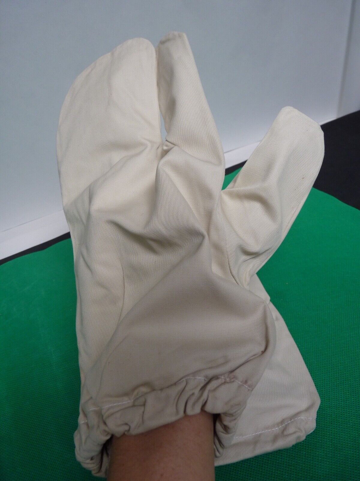 Original WW2 British Army Gunners Winter White Gloves - The Militaria Shop