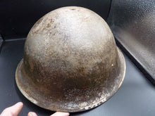 Lade das Bild in den Galerie-Viewer, Mk3 Kanadische / Britische Armee Original WW2 Schildkrötenhelm mit hoher Niete 
