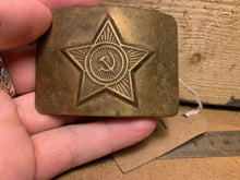 Load image into Gallery viewer, Genuine WW2 USSR Russian Soldiers Army Brass Belt Buckle - 109
