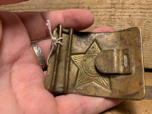 Load image into Gallery viewer, Genuine WW2 USSR Russian Soldiers Army Brass Belt Buckle - 114
