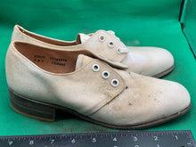 Lade das Bild in den Galerie-Viewer, Original WW2 British Army Women&#39;s White Summer Shoes - ATS WAAF - Size 235s
