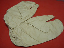 Load image into Gallery viewer, Original WW2 British Army Gunners Winter White Gloves - 1942
