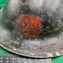 Lade das Bild in den Galerie-Viewer, British Army Mk2 Brodie Helmet - Original WW2 - South African Manufactured
