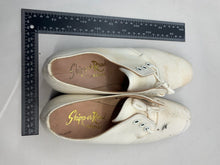 Load image into Gallery viewer, Original WW2 British Army Women&#39;s White Summer Shoes - ATS WAAF - Size 250s
