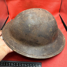 Lade das Bild in den Galerie-Viewer, Britischer Armee-Mk2-Brodie-Helm – Original aus dem 2. Weltkrieg – südafrikanische Herstellung 
