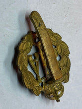 Lade das Bild in den Galerie-Viewer, Original British Army WW2 Auxiliary Transport Service Cap Badge
