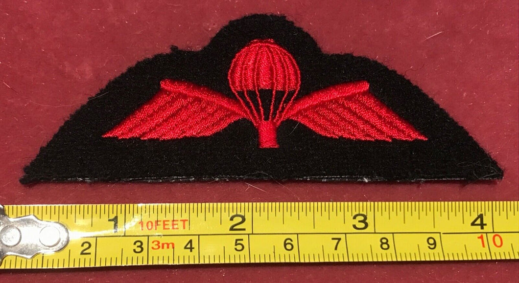 A mint black backed British Army paratroopers uniform jump wing badge       B15