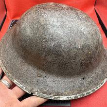 Lade das Bild in den Galerie-Viewer, Britischer Armee-Mk2-Brodie-Helm – Original aus dem 2. Weltkrieg – südafrikanische Herstellung 
