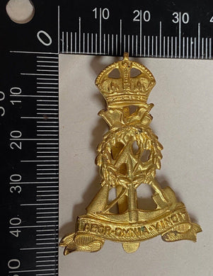 WW1 / WW2 British Army Labour Corps - gilded brass cap badge. - The Militaria Shop