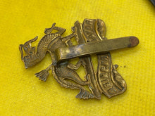 Lade das Bild in den Galerie-Viewer, WW1 / WW2 British Army THE ROYAL BERKSHIRE REGIMENT Brass Cap Badge.
