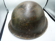 Lade das Bild in den Galerie-Viewer, Mk3 Kanadische / Britische Armee Original WW2 Schildkrötenhelm mit hoher Niete 
