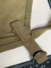 Lade das Bild in den Galerie-Viewer, Original WW2 US Army M1928 Haversack Pack Tail - 1944 Dated
