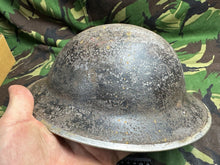 Lade das Bild in den Galerie-Viewer, Britischer Mk2 Brodie Helm - Kampfhelm aus dem 2. Weltkrieg - schönes Original 
