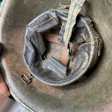 Lade das Bild in den Galerie-Viewer, Original WW2 British / Canadian Army Mk3 Combat Helmet &amp; Liner
