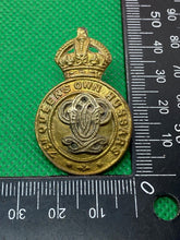 Load image into Gallery viewer, Original WW1 / WW2 British Army - The Queen&#39;s Own Hussars Regiment Cap Badge
