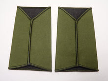 Lade das Bild in den Galerie-Viewer, OD Green Rank Slides / Epaulette Pair Genuine British Army - RHA Lance Corporal
