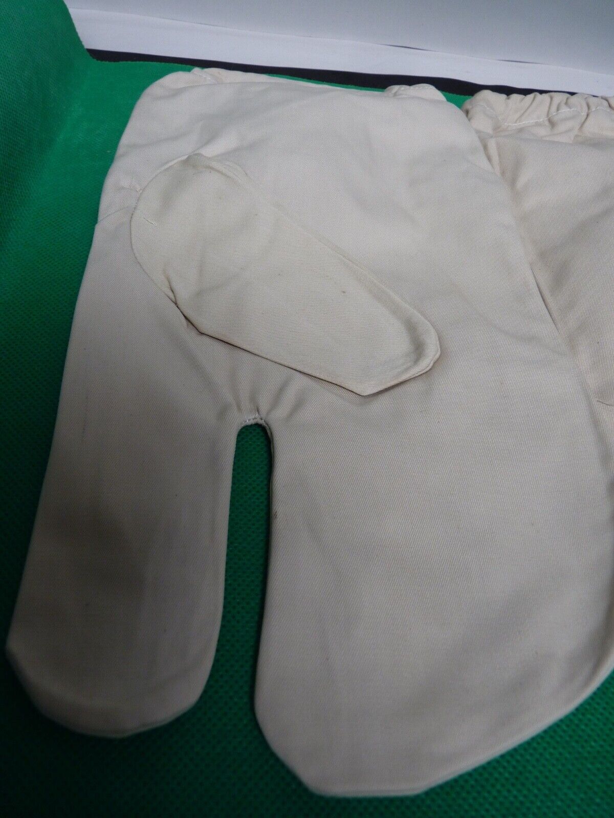Original WW2 British Army Gunners Winter White Gloves - The Militaria Shop