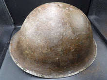 Lade das Bild in den Galerie-Viewer, Mk3 Kanadische / Britische Armee Original WW2 Schildkrötenhelm mit hoher Niete 
