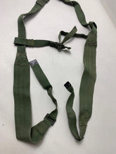 Charger l&#39;image dans la galerie, Original WW2 British Army 44 Pattern Shoulder Cross Straps Set - 1945 Dated
