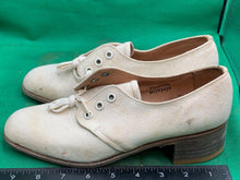 Charger l&#39;image dans la galerie, Original WW2 British Army Women&#39;s White Summer Shoes - ATS WAAF - Size 235s
