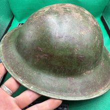 Lade das Bild in den Galerie-Viewer, Britischer Armee-Mk2-Brodie-Helm – Original aus dem 2. Weltkrieg – südafrikanische Herstellung 
