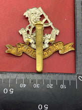 Load image into Gallery viewer, WW1 / WW2 British Army - The West Riding Regiment Brass &amp; WM Cap Badge.
