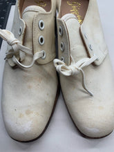 Charger l&#39;image dans la galerie, Original WW2 British Army Women&#39;s White Summer Shoes - ATS WAAF - Size 230 M
