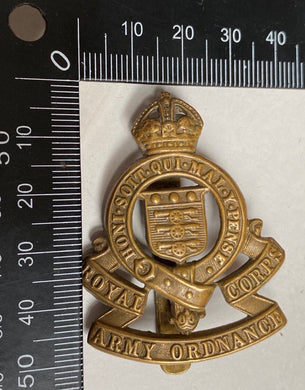 WW1 / WW2 British Army RAOC - Royal Army Ordnance Corps brass cap badge. - The Militaria Shop