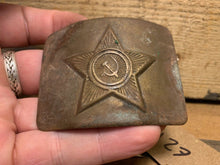 Load image into Gallery viewer, Genuine WW2 USSR Russian Soldiers Army Brass Belt Buckle - 127
