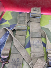 Load image into Gallery viewer, Original WW2 US Army Issue / Paratroopers Y-Straps / Suspenders / Yolk
