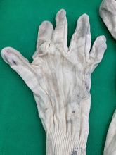 Load image into Gallery viewer, Original WW2 British Royal Navy Gunners Flash Gloves - RARE
