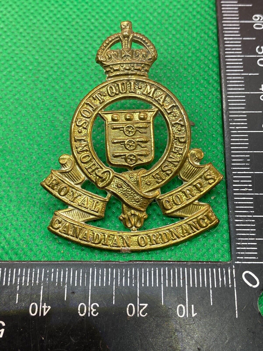 Original WW1 / WW2 Royal Canadian Army Ordnance Corps Cap Badge