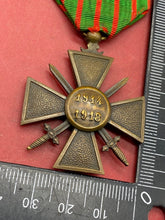 Load image into Gallery viewer, Original WW1 French Army Croix De Guerre Medal Award - 1914-1918 Dated
