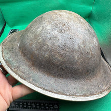 Lade das Bild in den Galerie-Viewer, Britischer Armee-Mk2-Brodie-Helm – Original aus dem 2. Weltkrieg – südafrikanische Herstellung 
