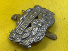 Load image into Gallery viewer, WW1 / WW2 British Army GLOUCESTERSHIRE REGIMENT - White Metal Cap Badge.
