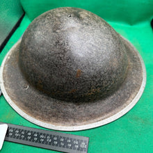 Lade das Bild in den Galerie-Viewer, Britischer Armee-Mk2-Brodie-Helm – Original aus dem 2. Weltkrieg – südafrikanische Herstellung 
