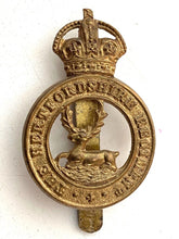 Load image into Gallery viewer, A great quality HERTFORDSHIRE Regiment brass cap badge - WW1 period - - - - B61
