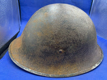 Lade das Bild in den Galerie-Viewer, WW2 Canadian / British Army Mk3 Turtle Helmet Original
