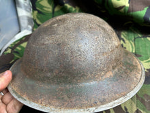 Lade das Bild in den Galerie-Viewer, British Army Mk2 Brodie Helmet - Original WW2 - South African Manufactured
